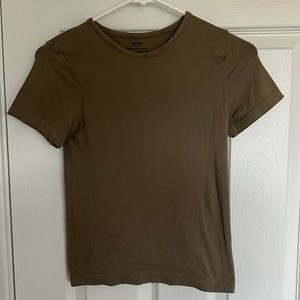 SKIMS SOFT SMOOTHING T-SHIRT